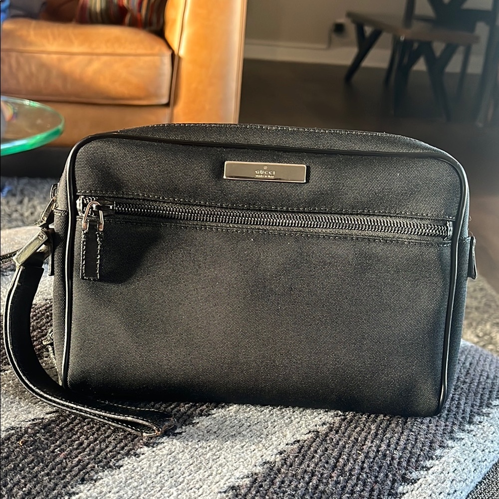 Gucci Elegant Black Wristlet